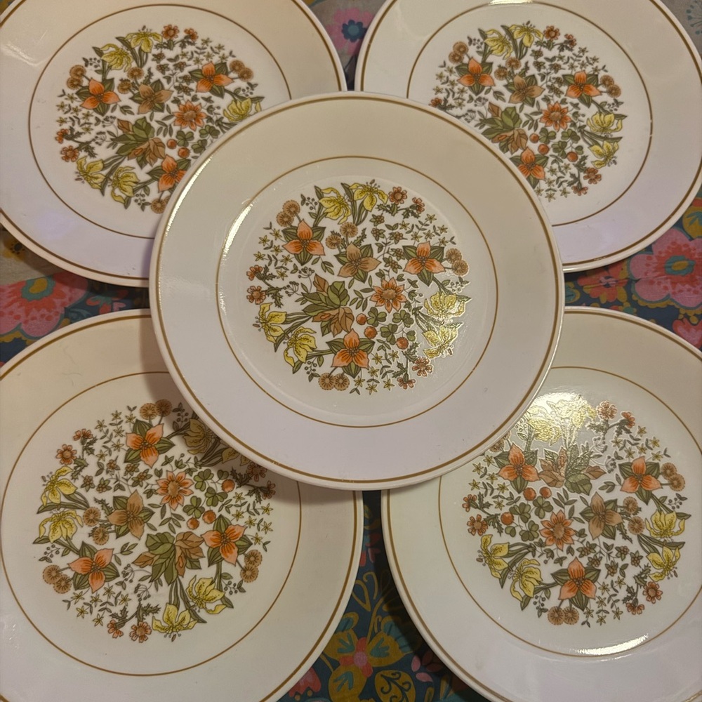 Corningware Floral medium Plate Set of Five - Orange, Yellow, Brown